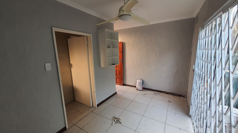 Luxurious 3 Storey Townhouse with Stunning Sea Views in Prime Umhlanga Rocks Property Images