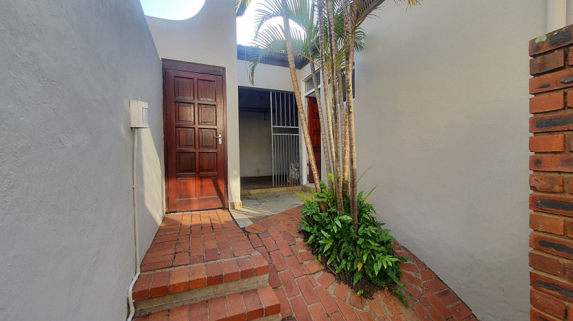 Luxurious 3 Storey Townhouse with Stunning Sea Views in Prime Umhlanga Rocks Property Images