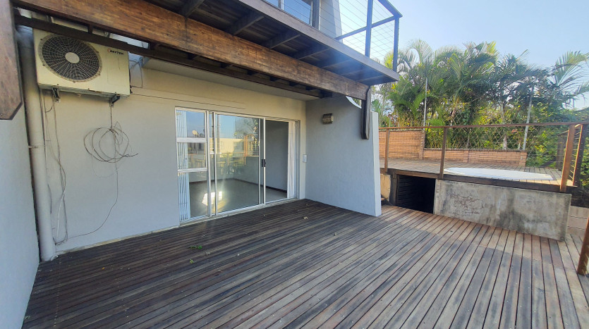 Luxurious 3 Storey Townhouse with Stunning Sea Views in Prime Umhlanga Rocks Property Images