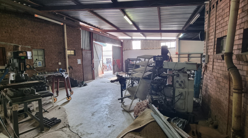 Prime Industrial Property In Howick - Perfect for Manufacturing and Storage Property Images