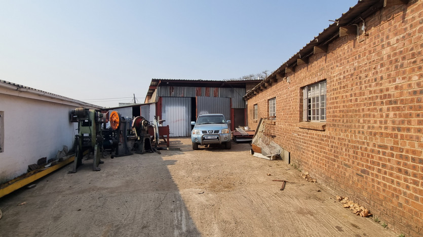 Prime Industrial Property In Howick - Perfect for Manufacturing and Storage Property Images