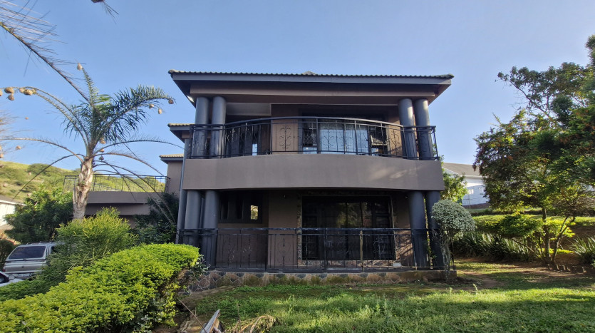 Spacious Family Home La Mercy Property Images