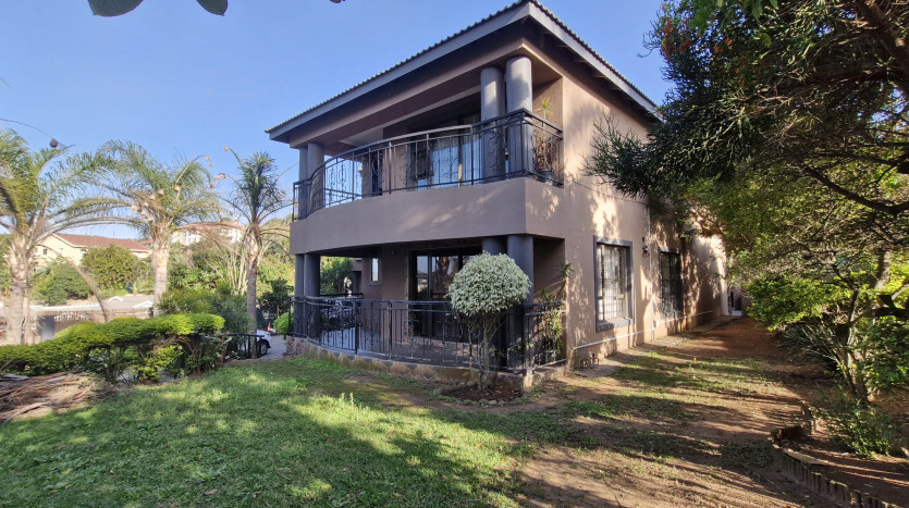 Spacious Family Home La Mercy Property Images