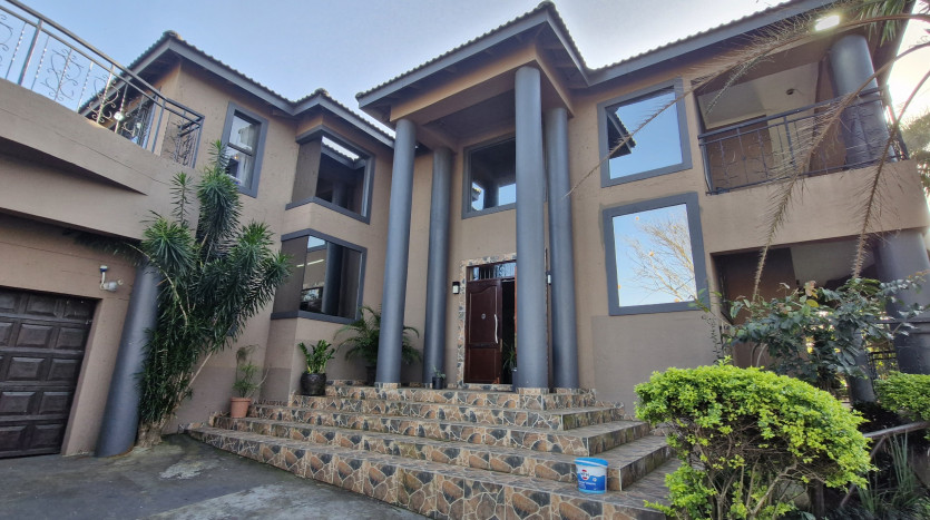 Spacious Family Home La Mercy Property Lead Image