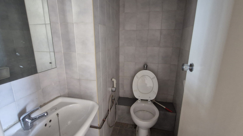Oceanfront Apartment in Durban North Beach Property Images