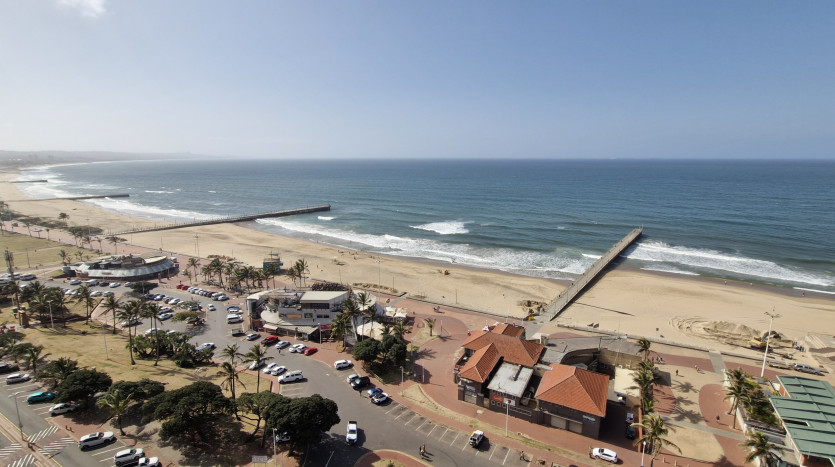 Oceanfront Apartment in Durban North Beach Property Images