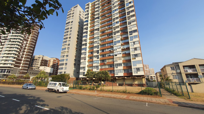 Beachfront Living Apartment on Auction Property Images