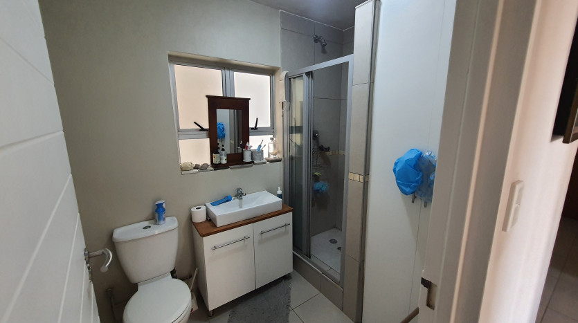 Beachfront Living Apartment on Auction Property Images