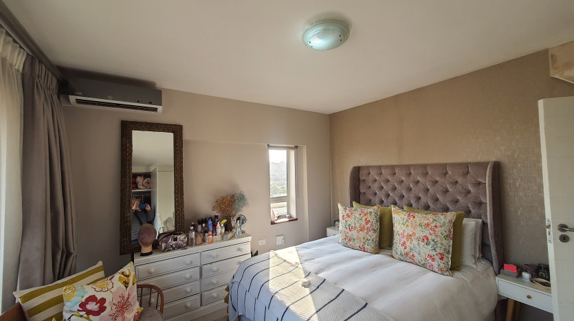 Beachfront Living Apartment on Auction Property Images