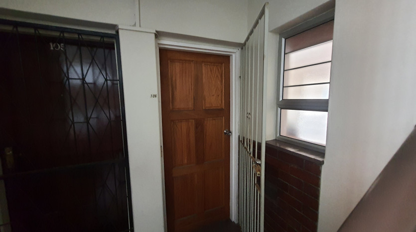 Beachfront Living Apartment on Auction Property Images