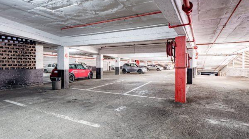 Harbour-View Apartment On Auction in Durban's Iconic John Ross House Property Images