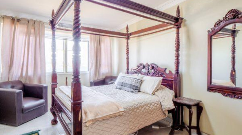 Harbour-View Apartment On Auction in Durban's Iconic John Ross House Property Images