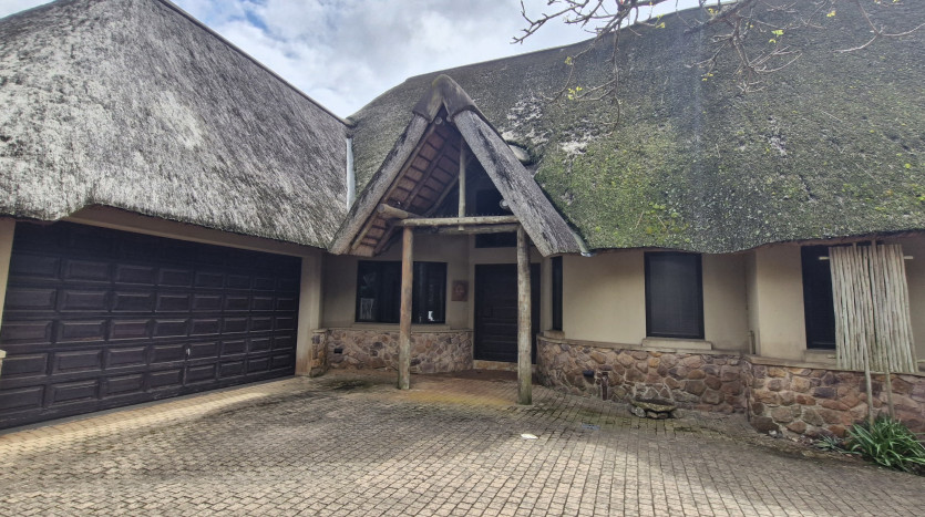 Family Home In Secure Estate Property Images