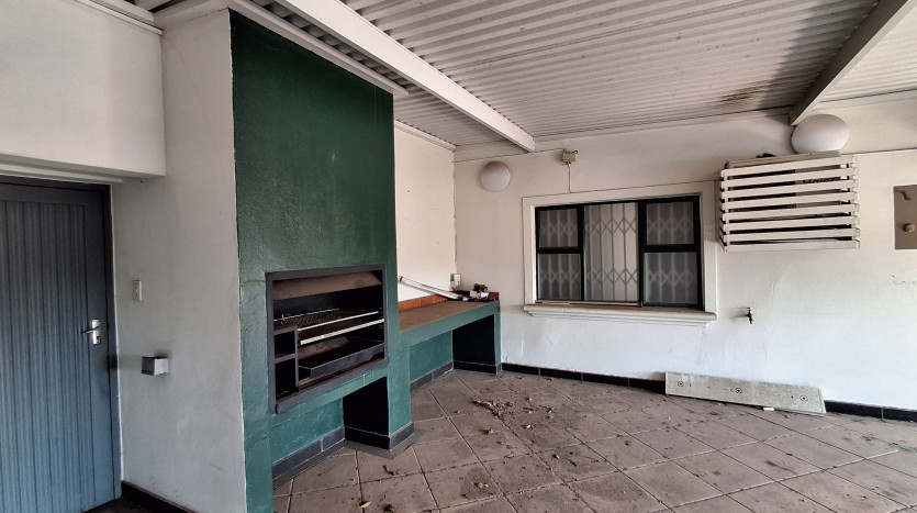 Mixed Use Commercial Property In Sherwood Property Images