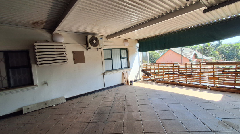 Mixed Use Commercial Property In Sherwood Property Images
