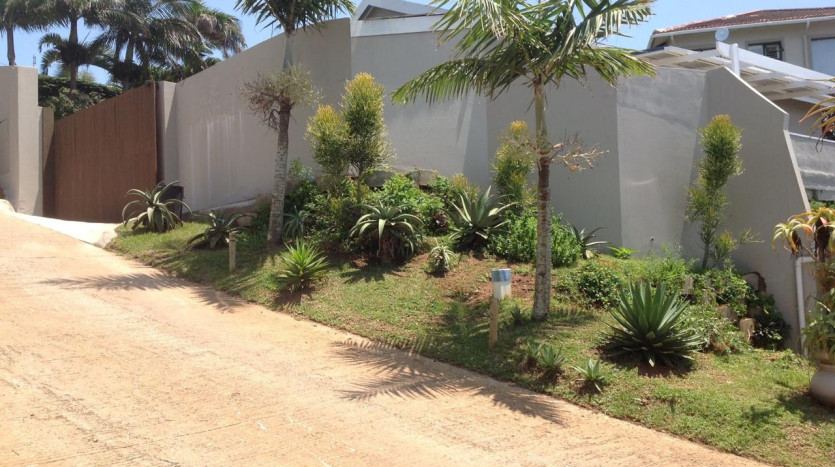 Large Sea View Property Shaka's Rock on Auction Property Images