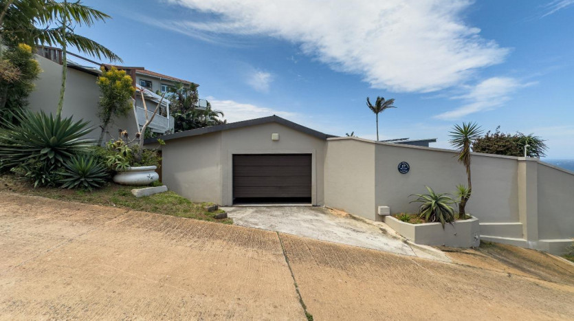 Large Sea View Property Shaka's Rock on Auction Property Images