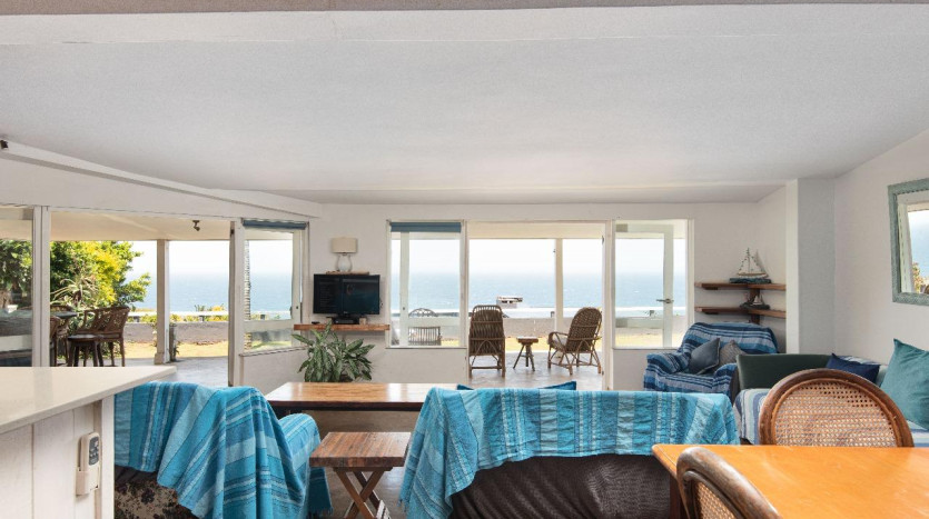 Large Sea View Property Shaka's Rock on Auction Property Images