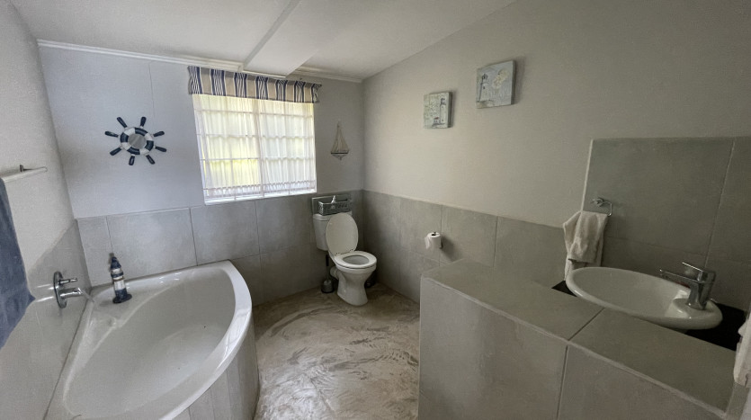 Large Sea View Property Shaka's Rock on Auction Property Images
