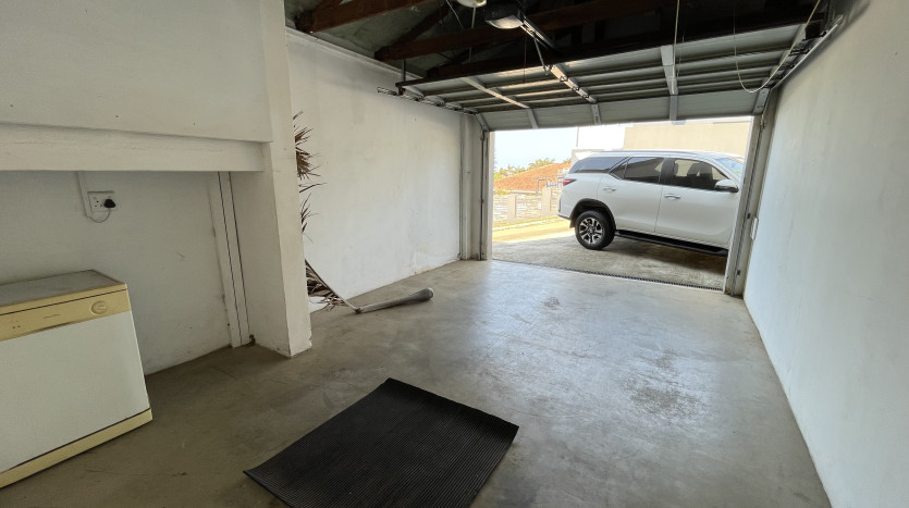 Large Sea View Property Shaka's Rock on Auction Property Images
