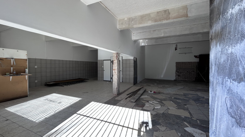 DECEASED ESTATE PORTFOLIO: Corner Retail Property North End East London Property Images