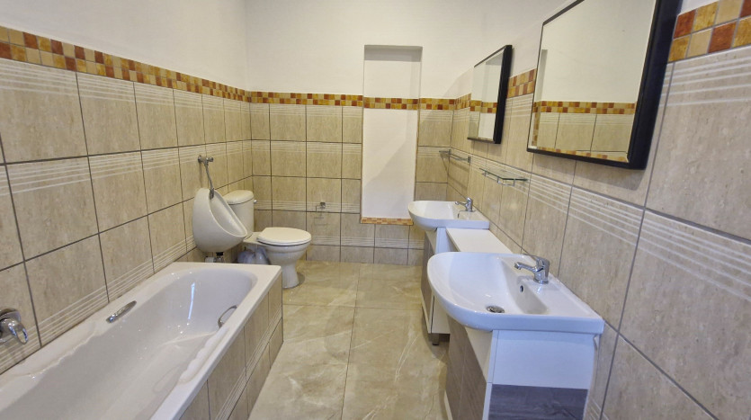PORTFOLIO DISPOSAL: Newly Renovated Durban North Home Property Images