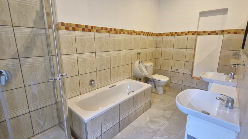 PORTFOLIO DISPOSAL: Newly Renovated Durban North Home Property Images