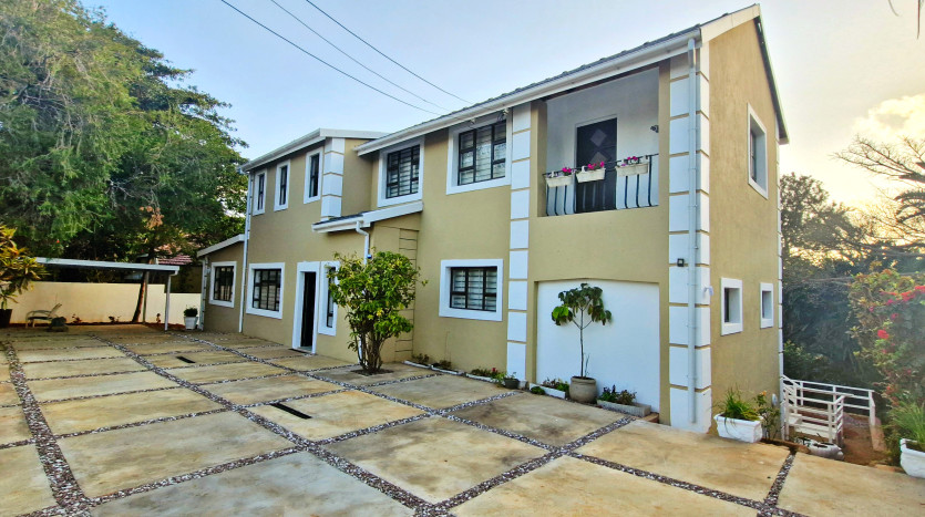 PORTFOLIO DISPOSAL: Newly Renovated Durban North Home Property Lead Image