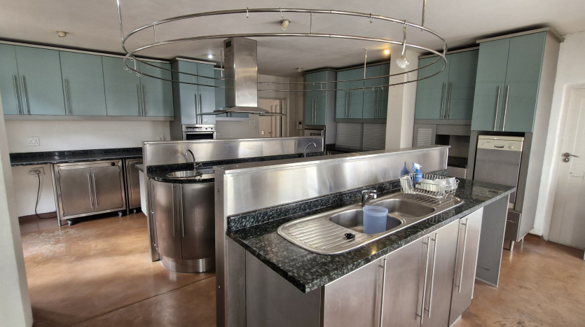Spacious Essenwood Home with Modern Finishes Property Images
