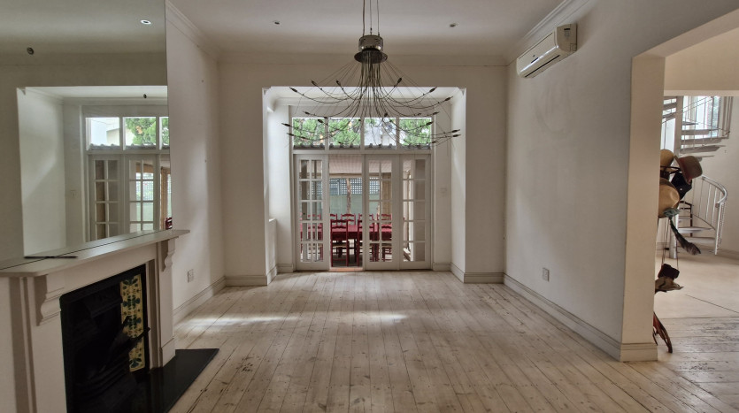 Spacious Essenwood Home with Modern Finishes Property Images