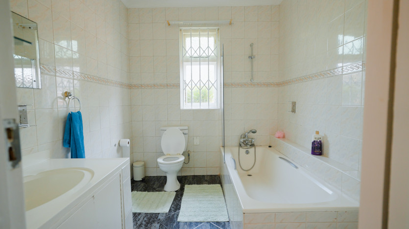 Large Family Home Durban North On Sale By Auction Property Images