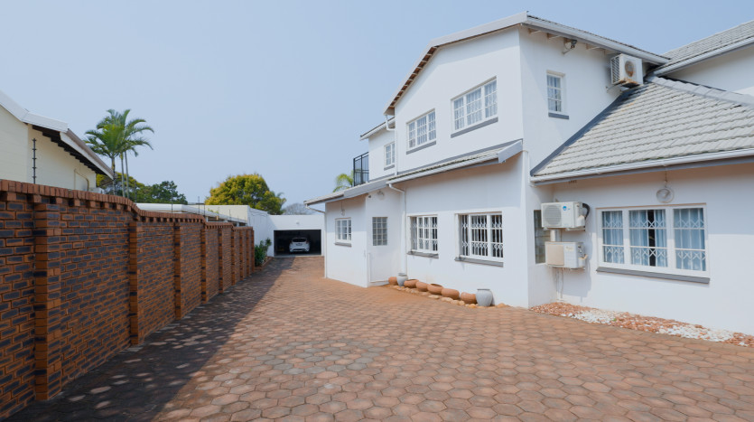 Large Family Home Durban North On Sale By Auction Property Images