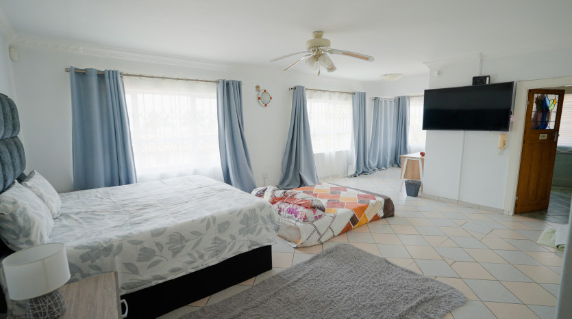 Large Family Home Durban North On Sale By Auction Property Images