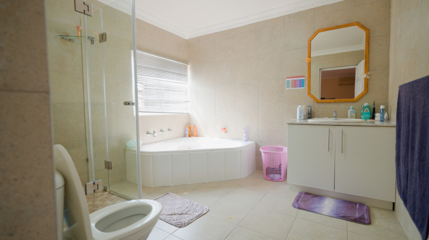Large Family Home Durban North On Sale By Auction Property Images