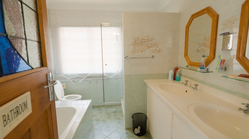 Large Family Home Durban North On Sale By Auction Property Images