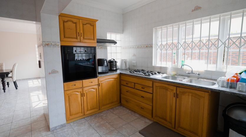 Large Family Home Durban North On Sale By Auction Property Images