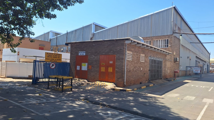 Massive Industrial Warehousing Facility Property Images