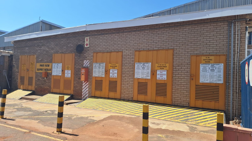 Massive Industrial Warehousing Facility Property Images
