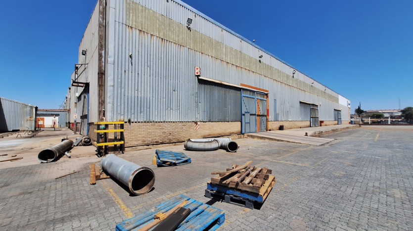 Massive Industrial Warehousing Facility Property Images