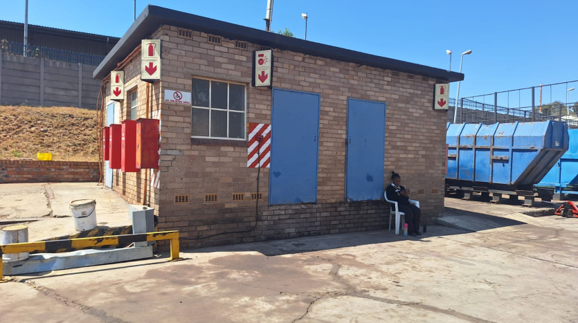 Massive Industrial Warehousing Facility Property Images