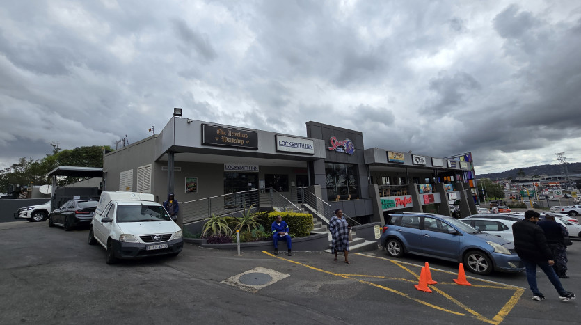 Retail Shopping Centre In Pinetown – Sandy Centre Property Images