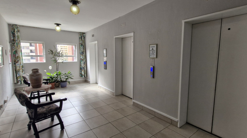 Hotel-Style Retirement Apartment in North Beach, Durban Property Images