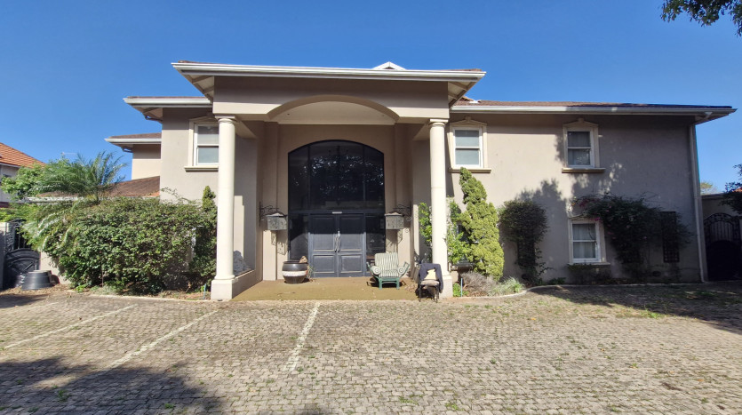 11 Room Boutique Guesthouse in Durban North in Liquidation Property Images