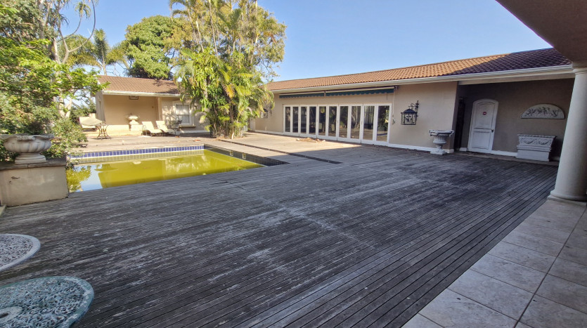 11 Room Boutique Guesthouse in Durban North in Liquidation Property Images