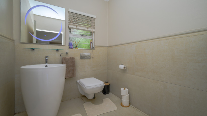 Modern 4 Bedroom Home in Sunningdale Property Images
