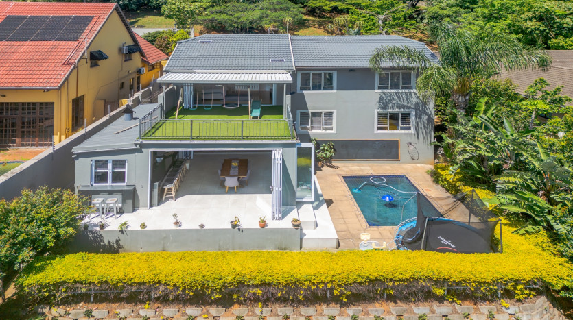Modern 4 Bedroom Home in Sunningdale Property Lead Image