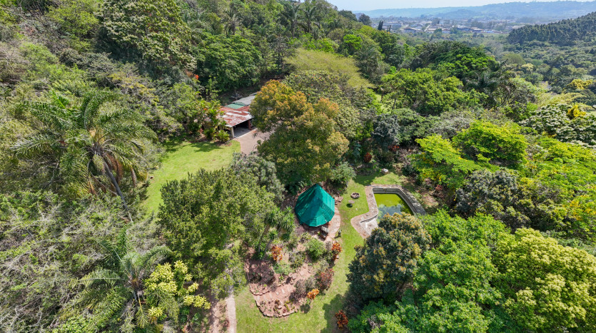 Private Eco Estate, Cowies Hill Property Images