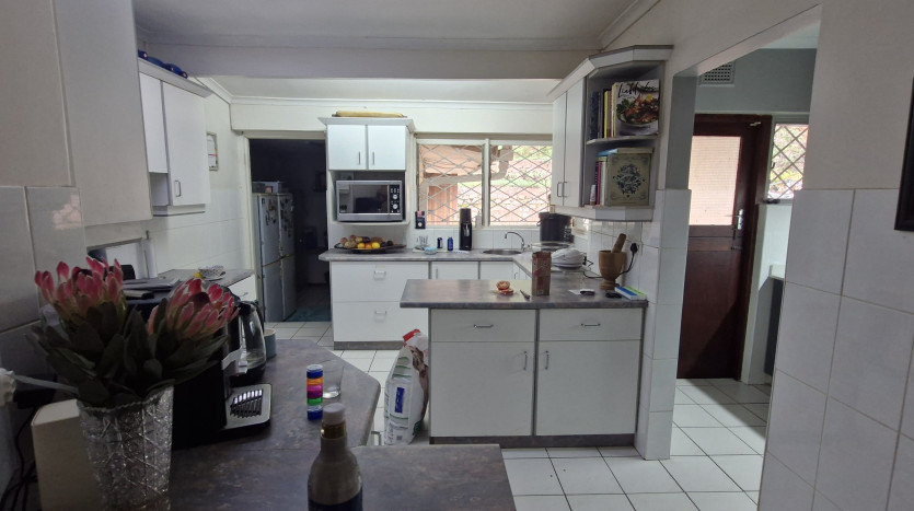 Private Eco Estate, Cowies Hill Property Images