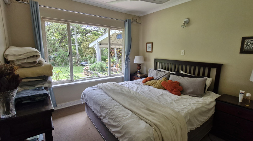 Private Eco Estate, Cowies Hill Property Images