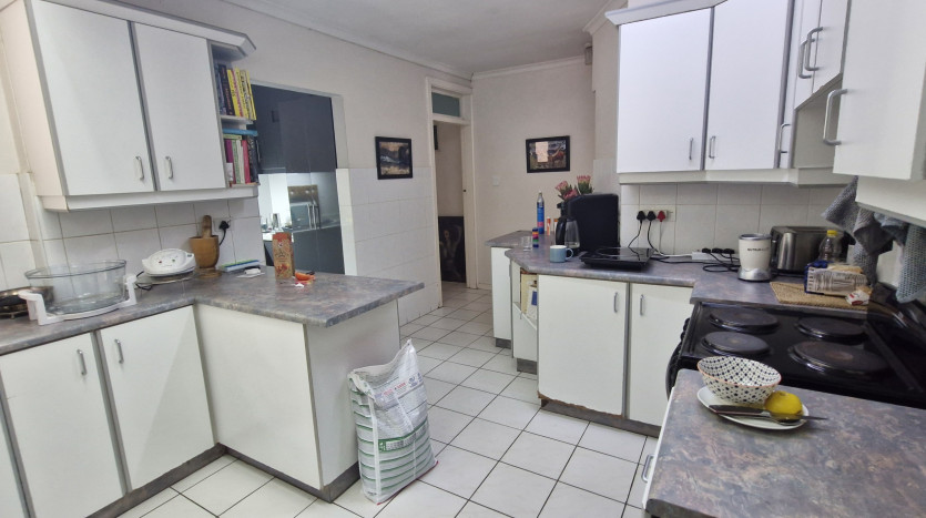Private Eco Estate, Cowies Hill Property Images